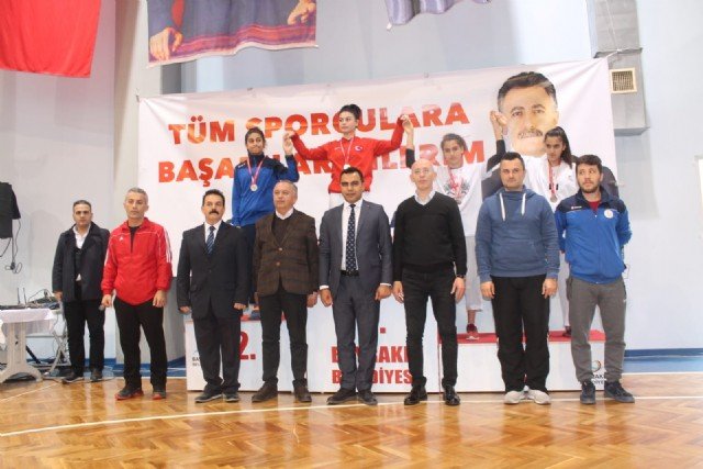 Bayrakl�'dan Milli Tak�ma 8 sporcu