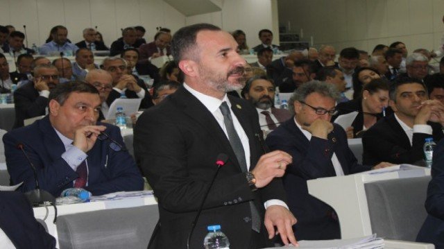 AK Partili H�zal: Soyer�e sosyal mesafeyi yok say�yor!
