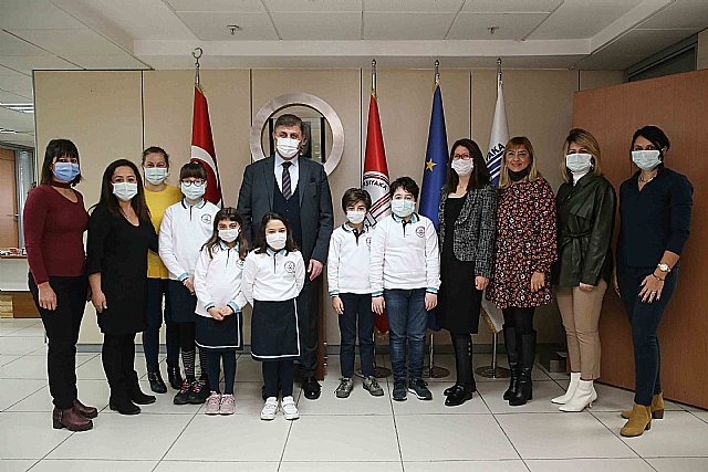 Duyarl� minikler Ba�kan Tugay�� ziyaret etti