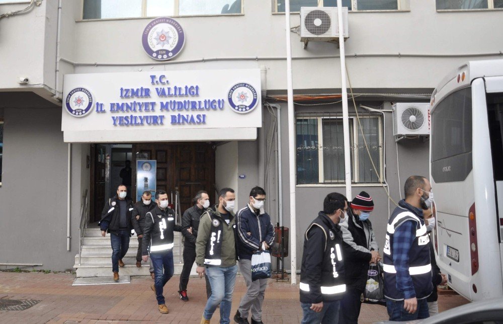 �zmir merkezli FET� operasyonunda 16 tutuklama