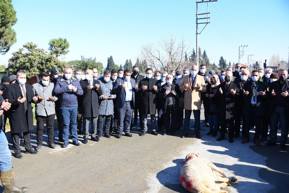 Salihli�de 16 kilometrelik beton yol dualarla a��ld�