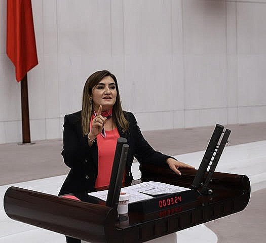 �AKP �lkenin boynuna ilme�i ge�irdi, adeta alt�ndaki sandalyeyi tekmeliyor�
