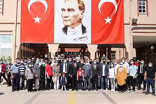 Bergama'da 19 May�s co�kusu t�renle kutland�