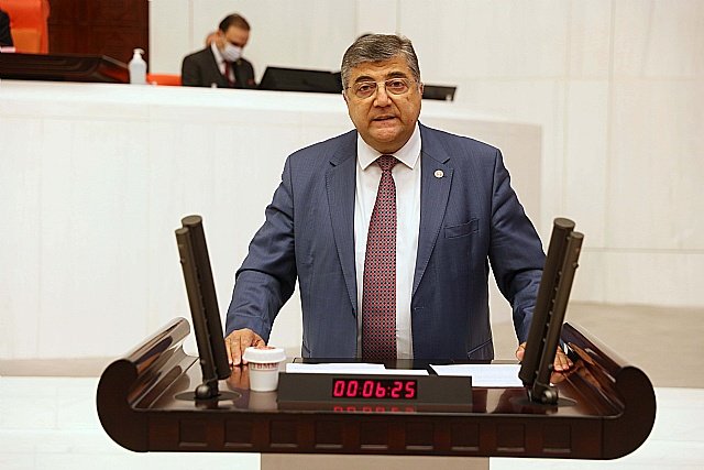 Milletvekili S�nd�r, 'kadro t�m s�zle�meli memurlar�n hakk�'
