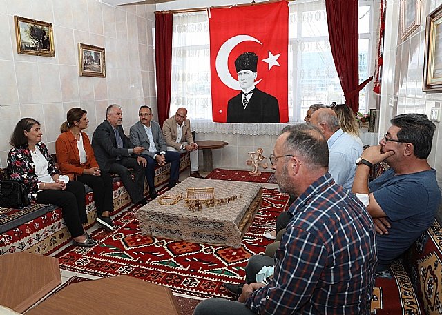 AK Parti �zmir �l Ba�kan� Kerem Ali S�rekli:Bu ezay� hak etmiyorlar!