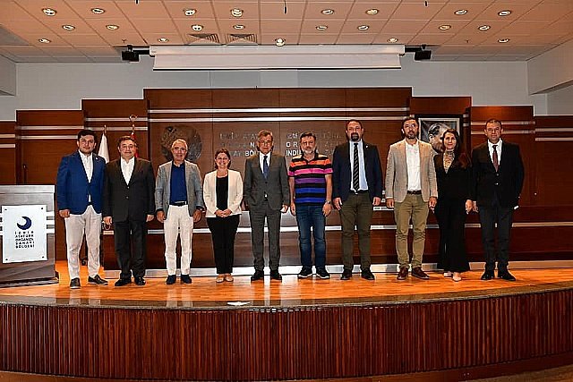 B�ke, �zmir�de sanayiciler ile bir araya geldi