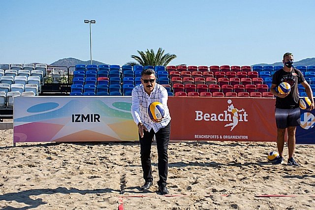 Dikili'de plaj voleybolu heyecan� ya�anacak
