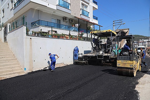 G�m�ld�r��n yollar� asfaltlan�yor