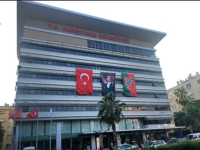 Kar��yaka Belediyesi'nden ��rencilere destek!