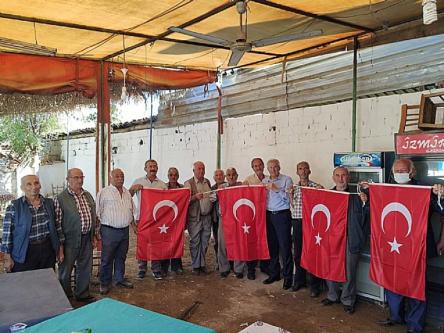 T�rk Bayra�� ��pe at�ld� iddialar�na Ba�kan Eri� sert ��kt�: �Bayrak ve Atat�rk �zerinden siyaset yapmak acizliktir�