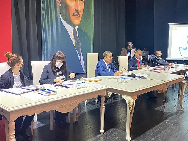 Ba�kan Batur�dan AK Parti�ye �Zam� ��k���: �Belediyeler satacak mal m�lk arar hale geldi�