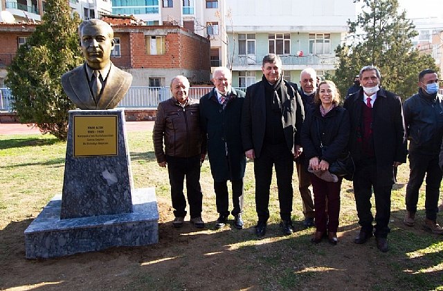 Fikri Altay��n hat�ras� Kar��yaka�da ya�ayacak!