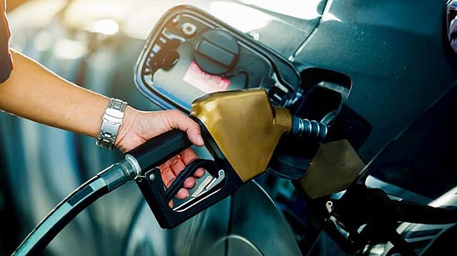 Petrol fiyatlar�nda art�� devam ediyor! �Yeni zamlar yolda