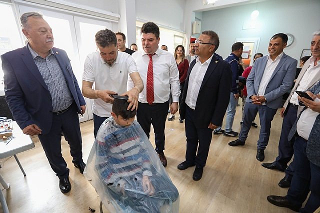 Ba�kan K�l��tan �ocuklara bayram t�ra��
