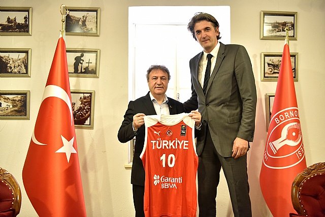 Bornova�y� milli heyecan sard��TBF Asba�kan� H�seyin Be�ok�tan Ba�kan �du�a ziyaret