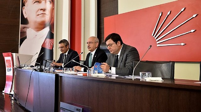 CHP'de 'ola�an�st�' MYK toplant�s� yap�ld�