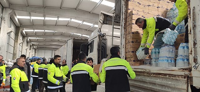 Afet b�lgesinde �al��malar t�m h�z�yla devam ediyor��zmir B�y�k�ehir Belediyesi ekipleri Hatay�da umudu b�y�t�yor