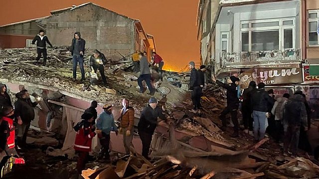 Kahramanmara�'ta 7.4 b�y�kl���nde deprem! Gaziantep'te son durum...