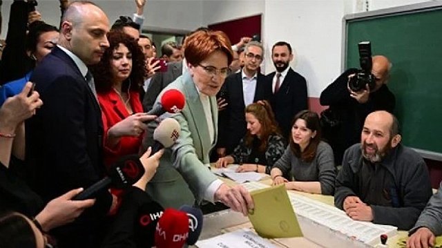�Y� Parti Lideri Ak�ener oyunu kulland�