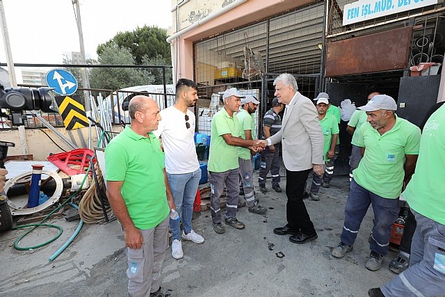 Ba�kan Engin, Belediye Personeli �le Bayramla�t�