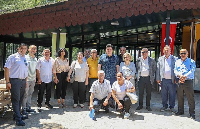 Ba�kan K�l�� 47 muhtarla bir araya geldi