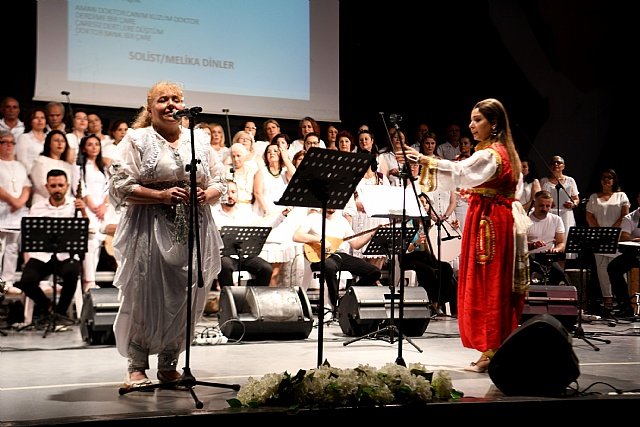 Bornoval� kad�nlardan t�rk� ziyafeti