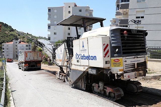 Narl�dere Belediyesi Asfaltlama �al��malar�n� S�rd�r�yor