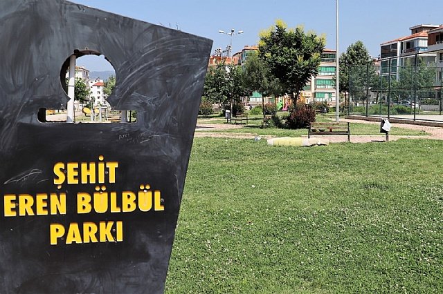 Parkta �z�c� g�r�nt�ler: �ehir magandalar� yine zarar verdi
