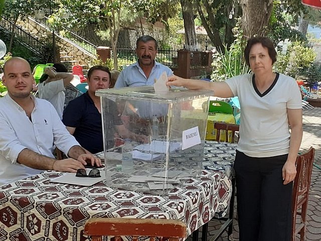 CHP �demi�'te delege se�imleri t�m h�z�yla s�r�yor: 6 mahallede de sand�kta tek liste